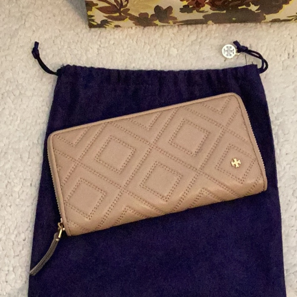 Tory Burch Fleming Zip Continental wallet